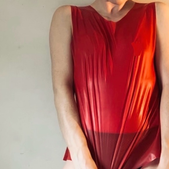 red latex tank by sensitive architecture latex - Picture 10 of 10